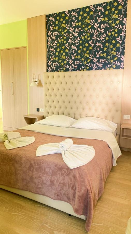 Pilo Lala Hotel Lushnjë エクステリア 写真