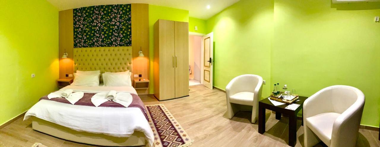 Pilo Lala Hotel Lushnjë エクステリア 写真