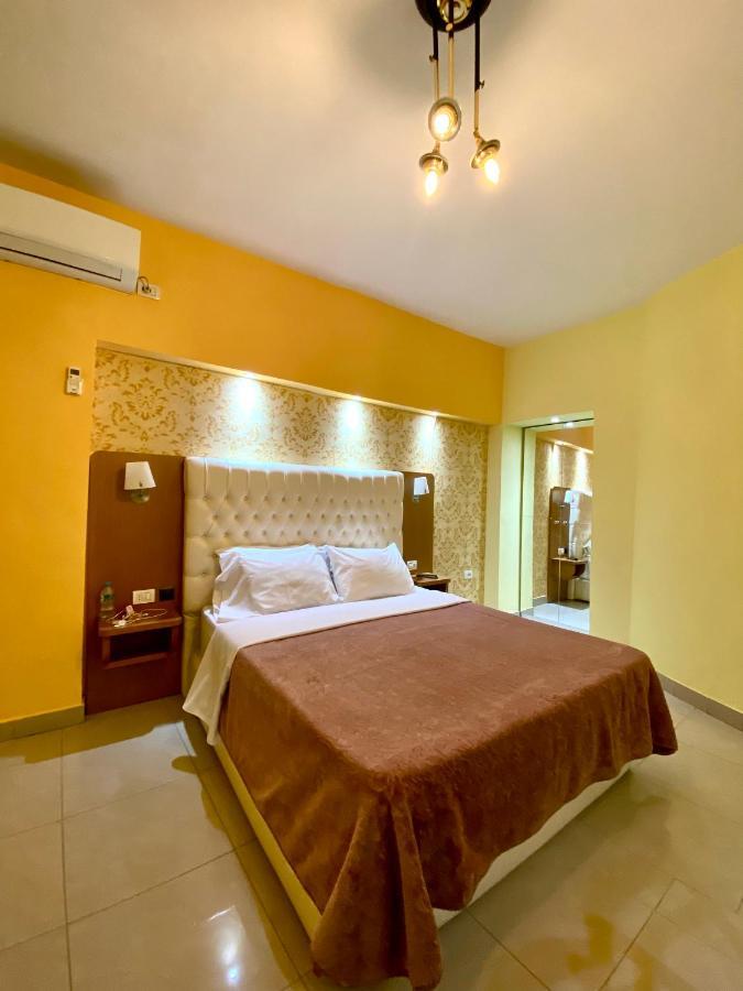 Pilo Lala Hotel Lushnjë エクステリア 写真